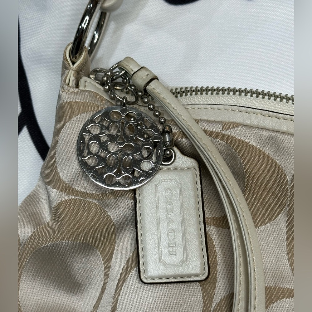 Vintage Signature C Coach Beige-Off White Shoulder Bag